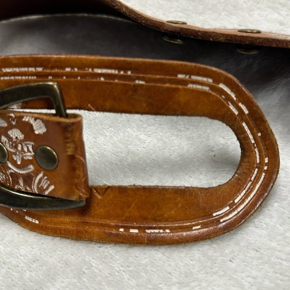 Línea Pelle wide leather embossed front hook metal belt, 42